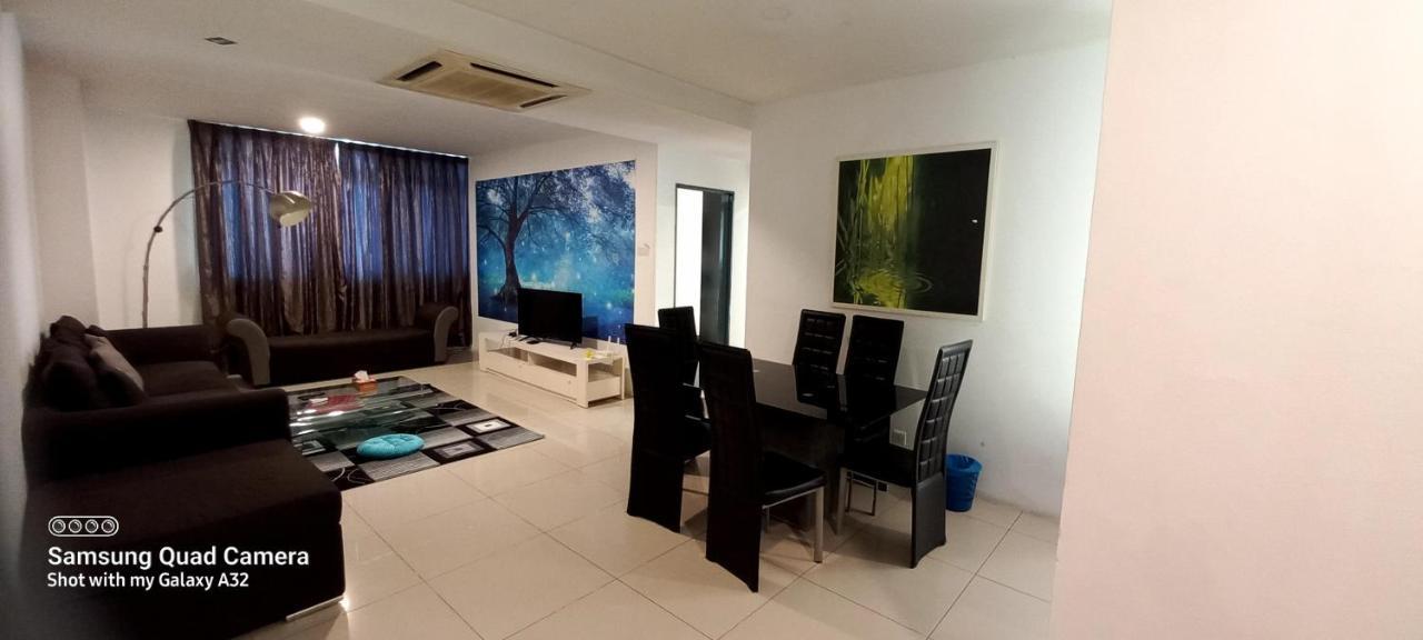 One Maxim At Taragon Apartment *